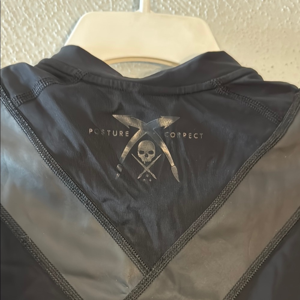 Virus/Sullen posture correction compression shirt - Picture 4 of 4